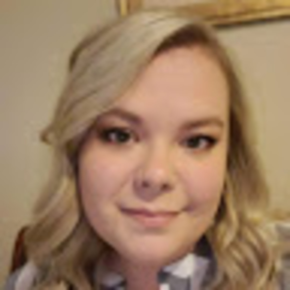 Meet your Posher, Apryl - Picture 1 of 1